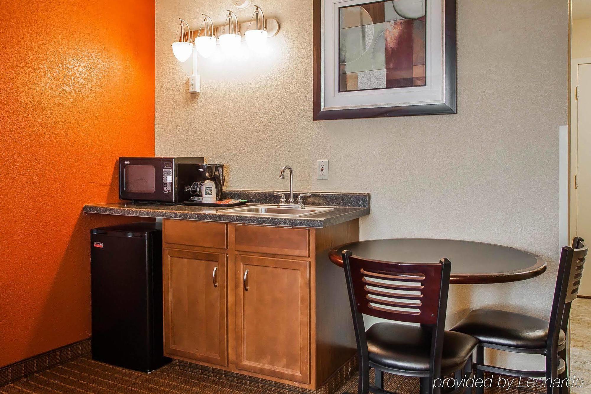 Quality Dodge Inn 2*